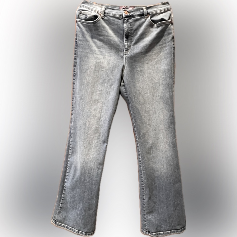 GLORIA VANDERBILT BOOT CUT light blue denim jeans, size 14, NWOT